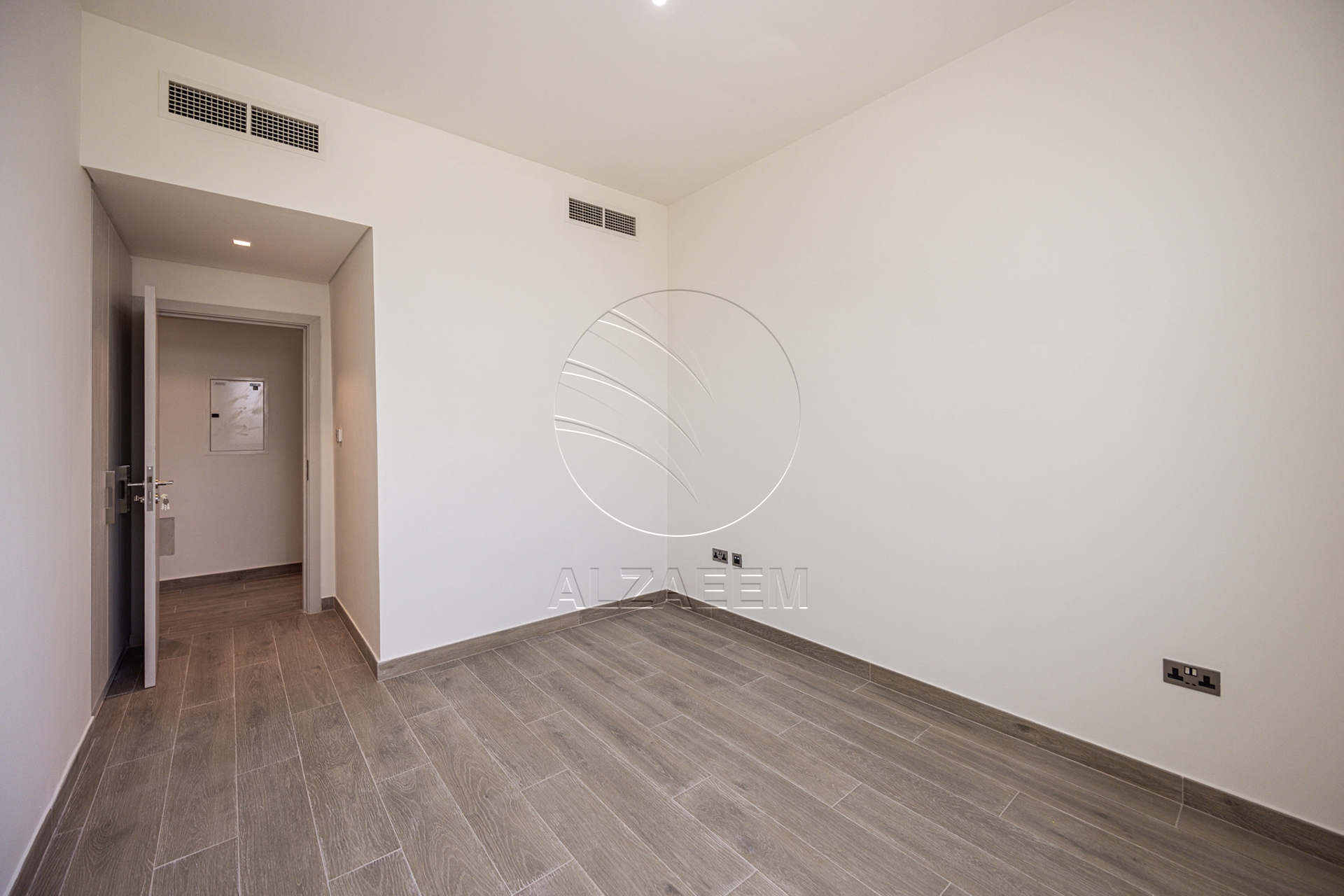 √VACANT| New Family Home | End Unit√
