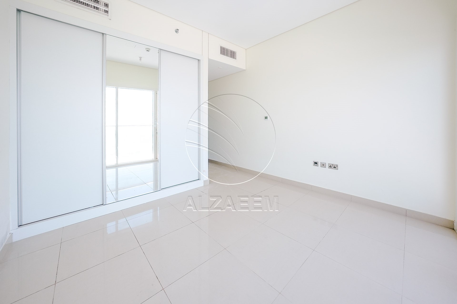 TOP FLOOR | Full Sea View | Move-in Ready
