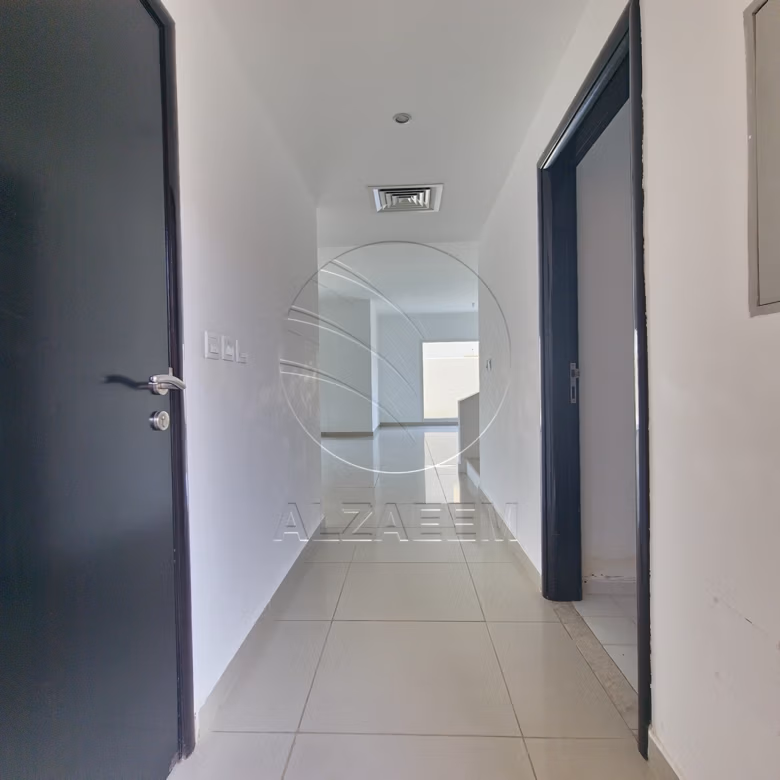 Corner Villa + Private Pool! End Use or Investment