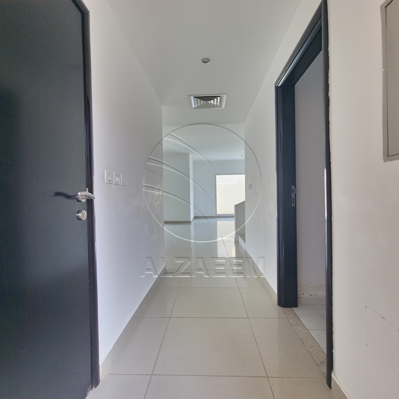 Corner Villa + Private Pool! End Use or Investment
