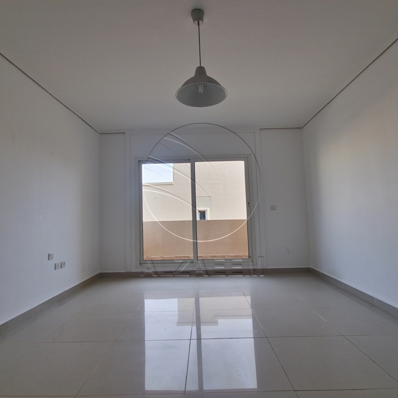 Corner Villa + Private Pool! End Use or Investment