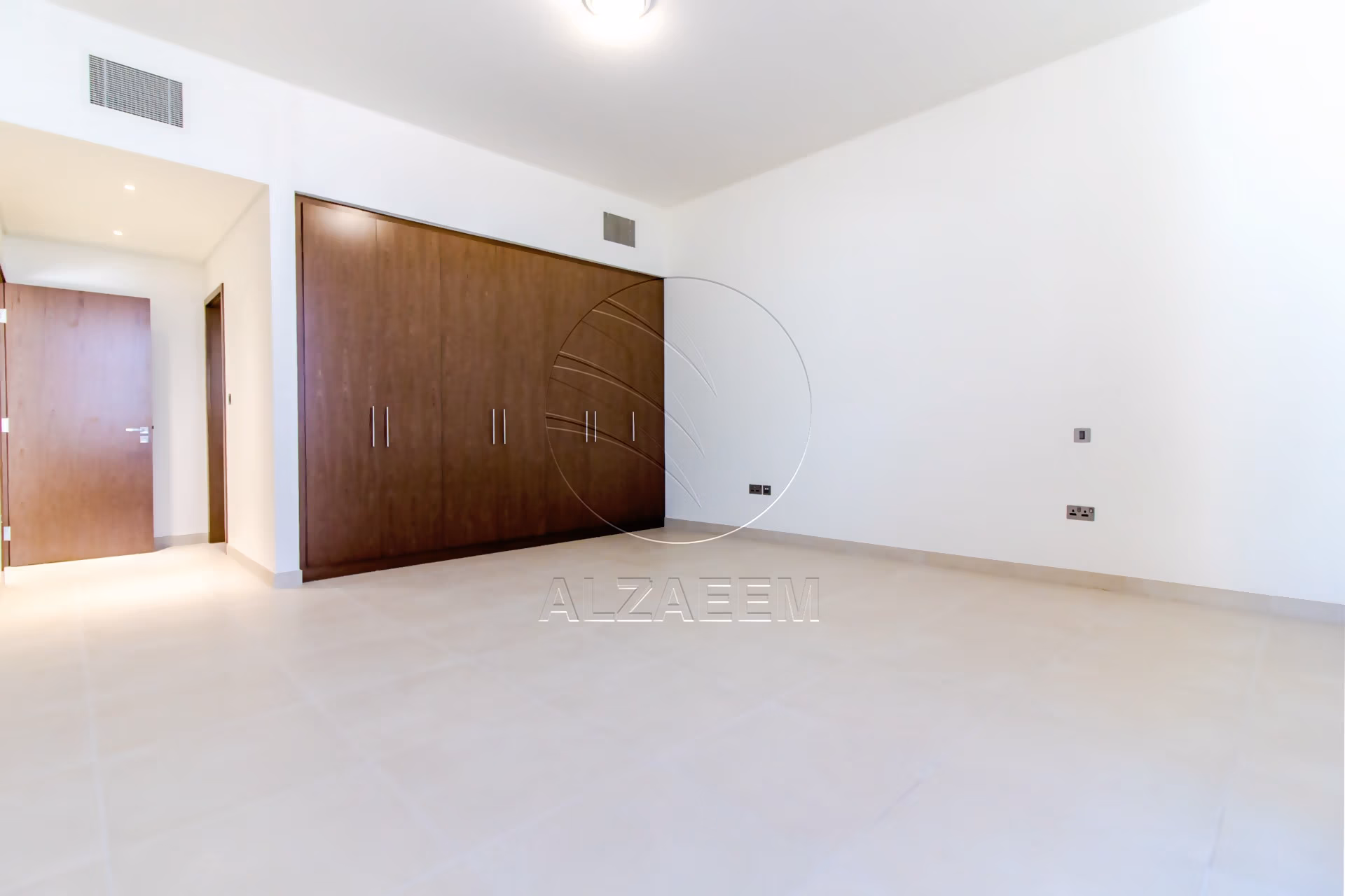 VACANT! 5BR+Maid | Mid Unit-Double Row