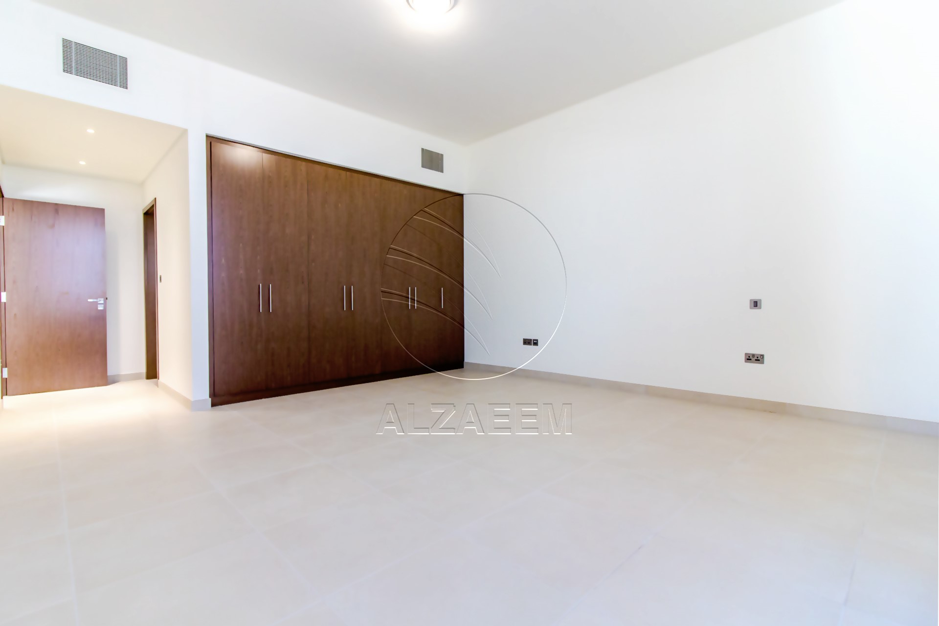 VACANT! 5BR+Maid | Mid Unit-Double Row