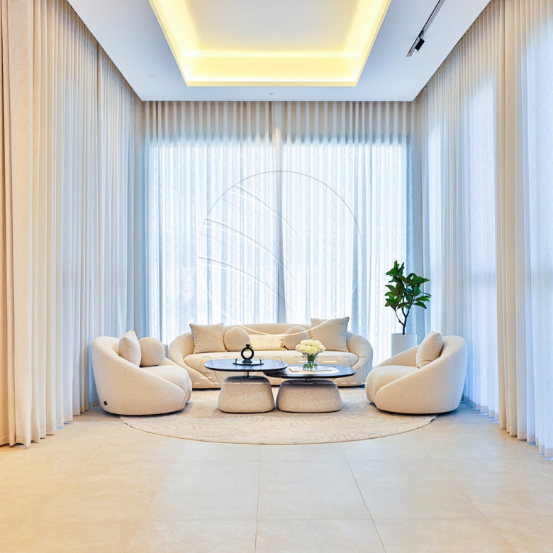 √ Single Row End | High Ceiling | Luxury Living √
