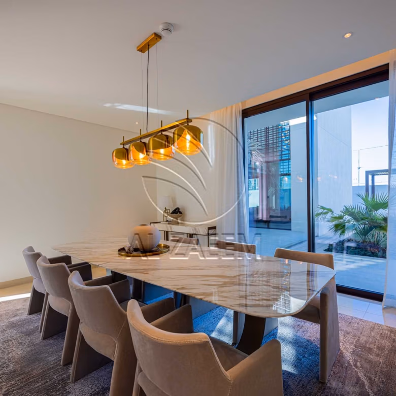 Luxury Living | High Ceiling | Single Row Corner