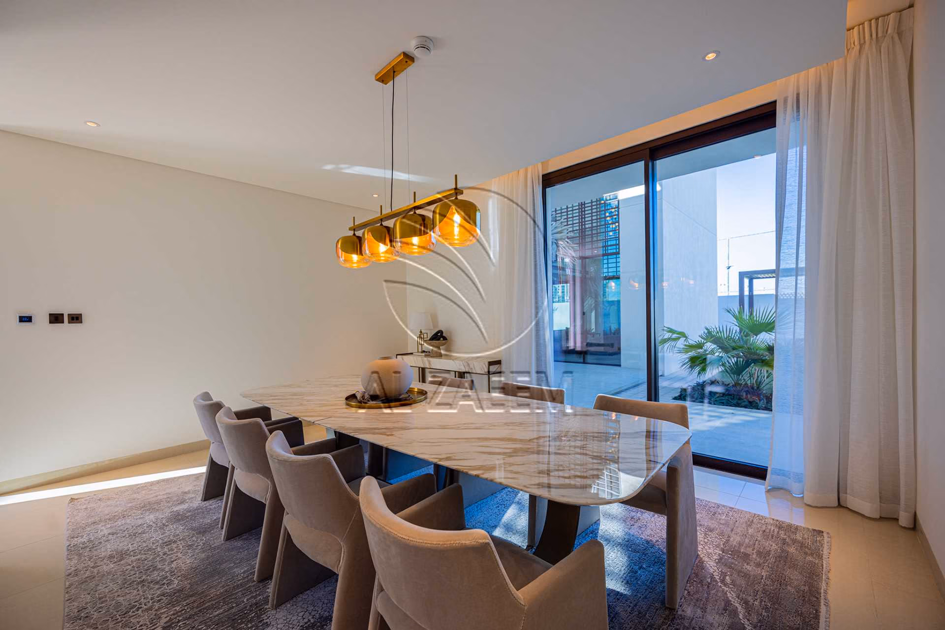 √Luxury Living | High Ceiling | Single Row Corner√