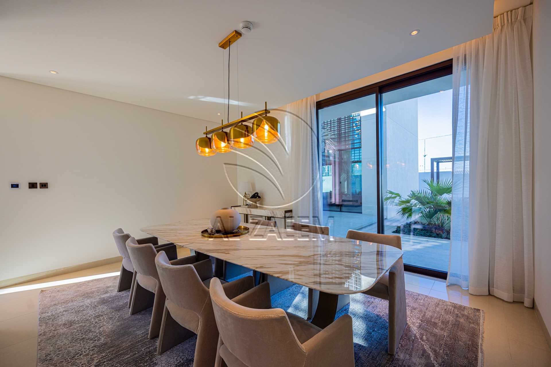 √Luxury Living | High Ceiling | Single Row Corner√