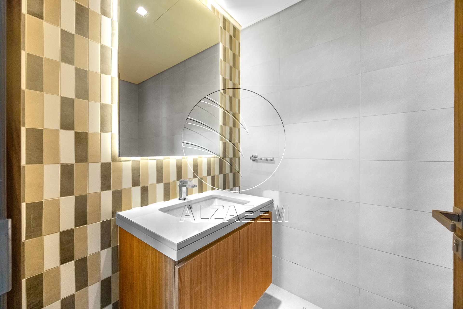 √Corner Unit | Double Row | Move-in Ready√