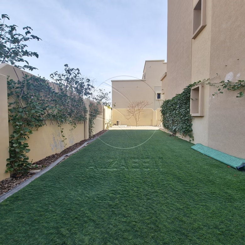 Corner Villa + Private Pool! End Use or Investment