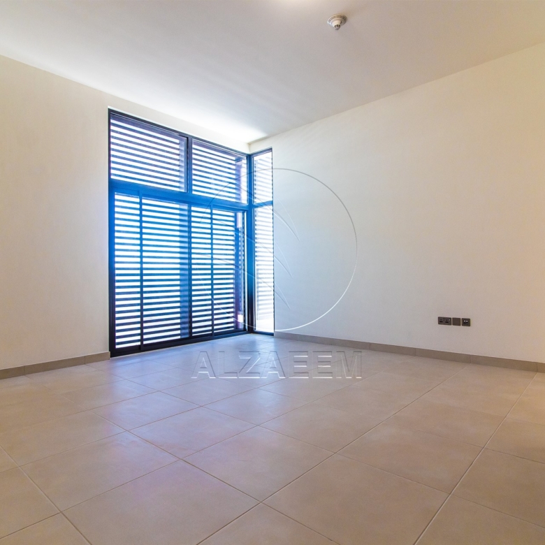 VACANT! 5BR+Maid | Mid Unit-Double Row