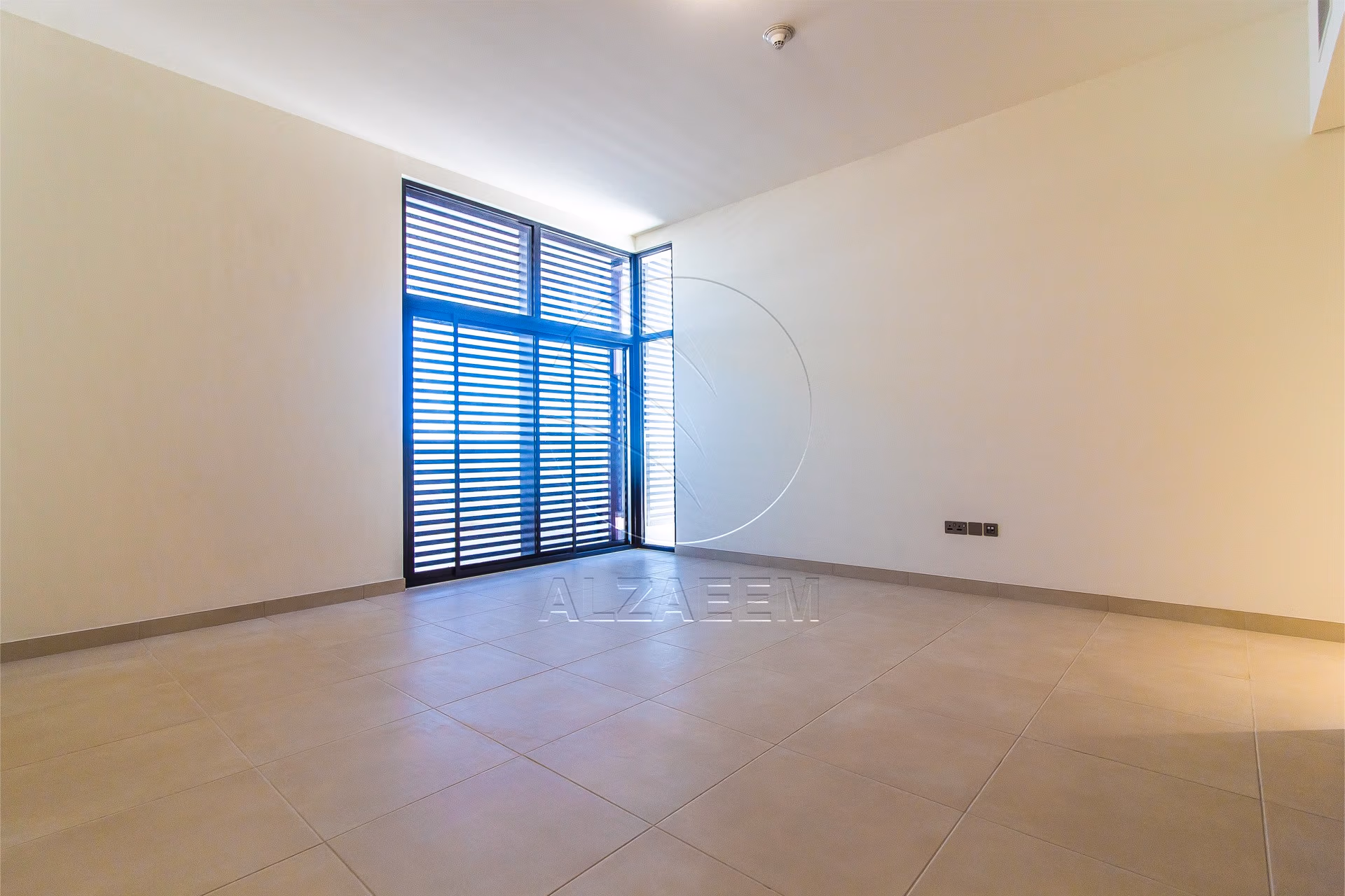 VACANT! 5BR+Maid | Mid Unit-Double Row