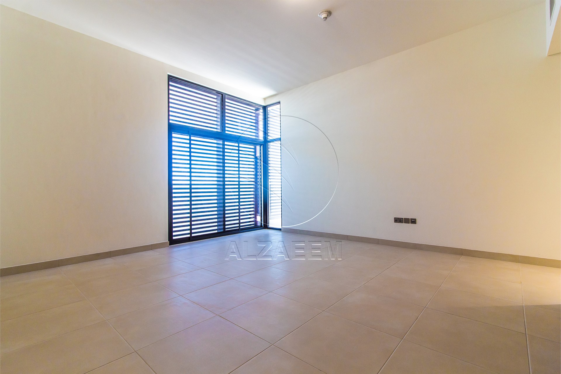 VACANT! 5BR+Maid | Mid Unit-Double Row