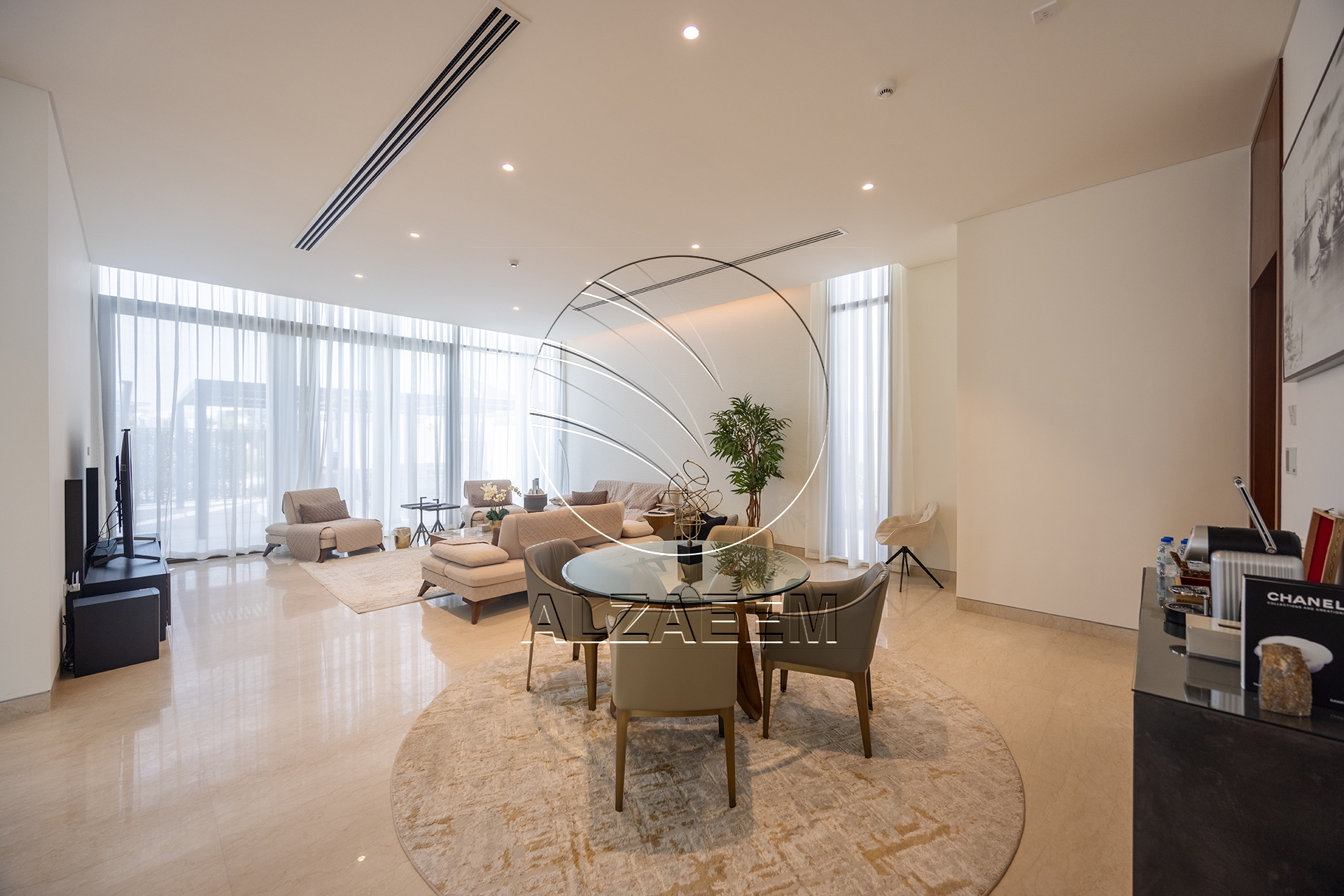 √CORNER 5BR Villa with Pool | Landscaped Garden√