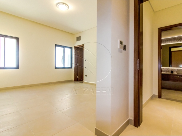 VACANT! 5BR+Maid | Mid Unit-Double Row