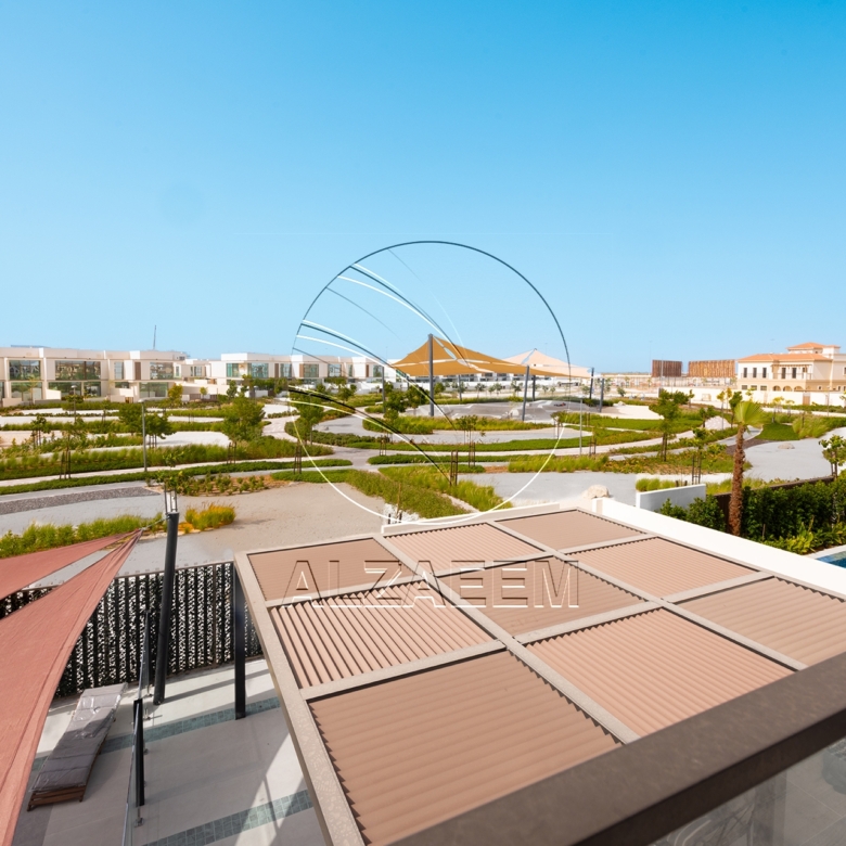 √CORNER 5BR Villa with Pool | Landscaped Garden√