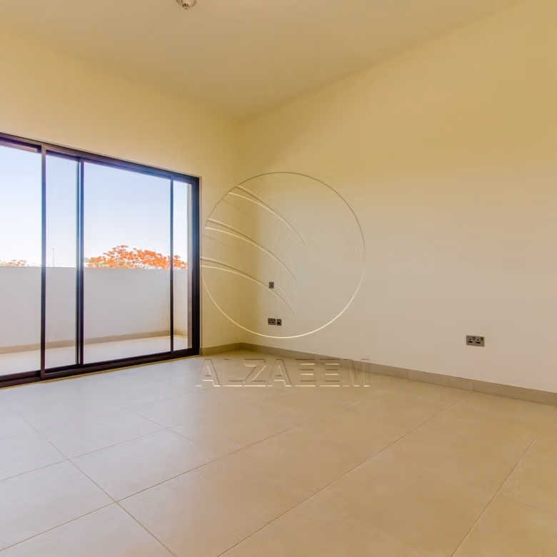 VACANT! 5BR+Maid | Mid Unit-Double Row