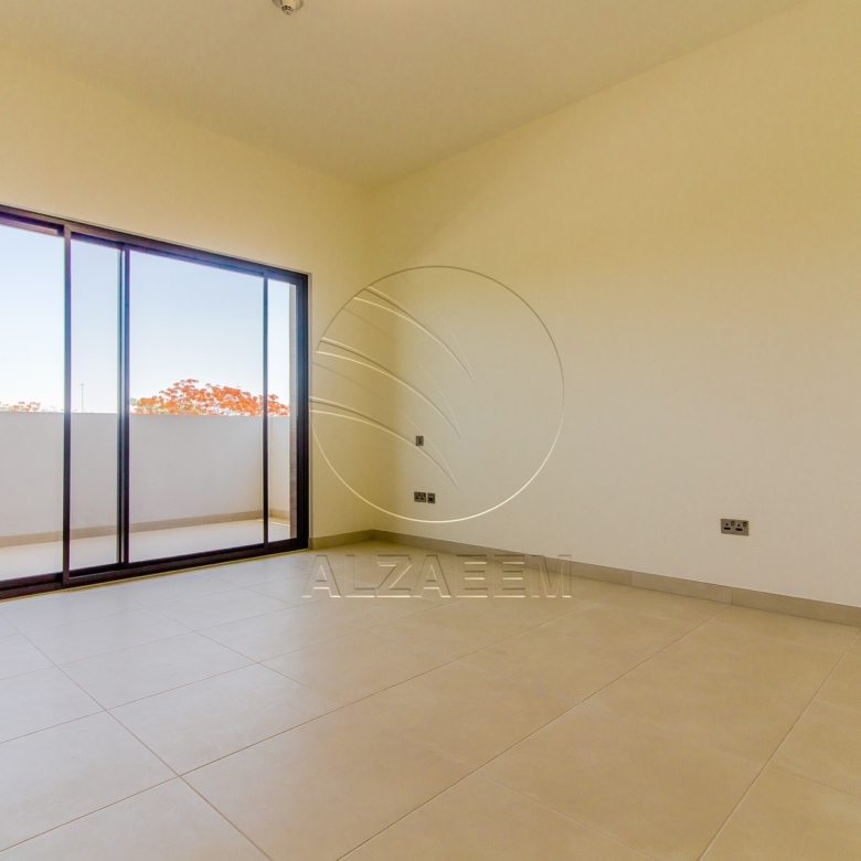 VACANT! 5BR+Maid | Mid Unit-Double Row