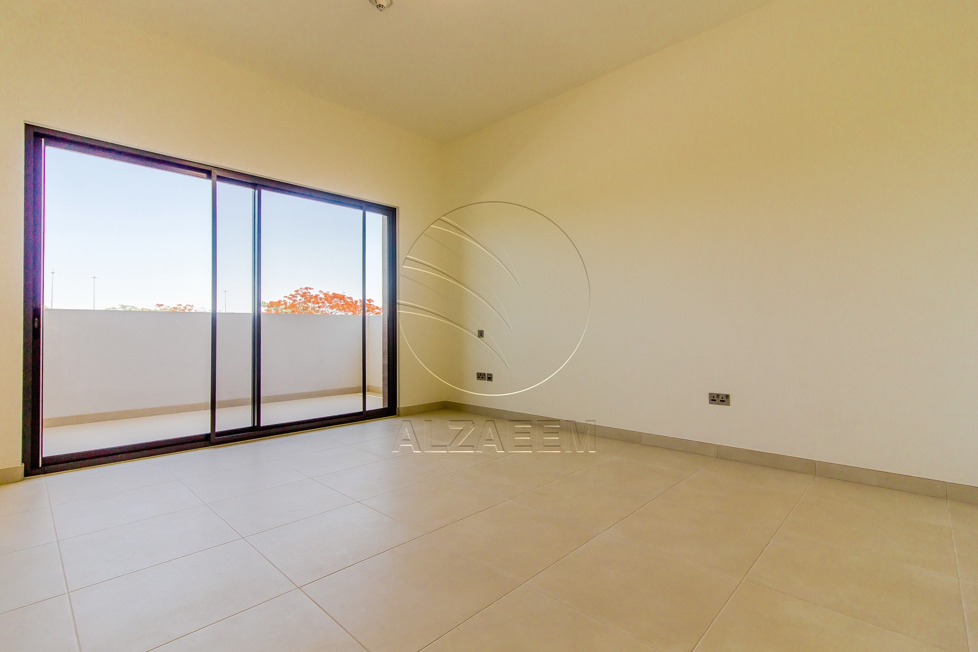 VACANT! 5BR+Maid | Mid Unit-Double Row
