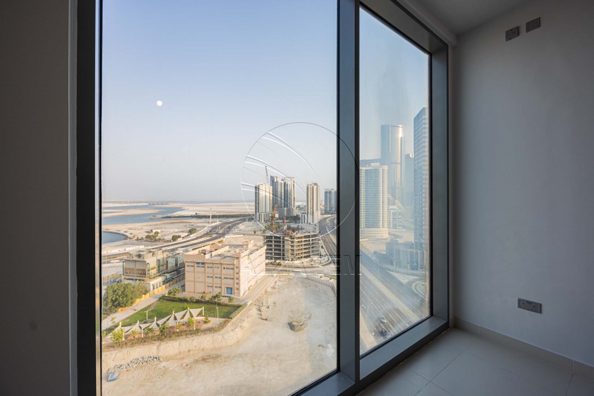 √ VACANT | Partial Sea View | Spacious Layout √