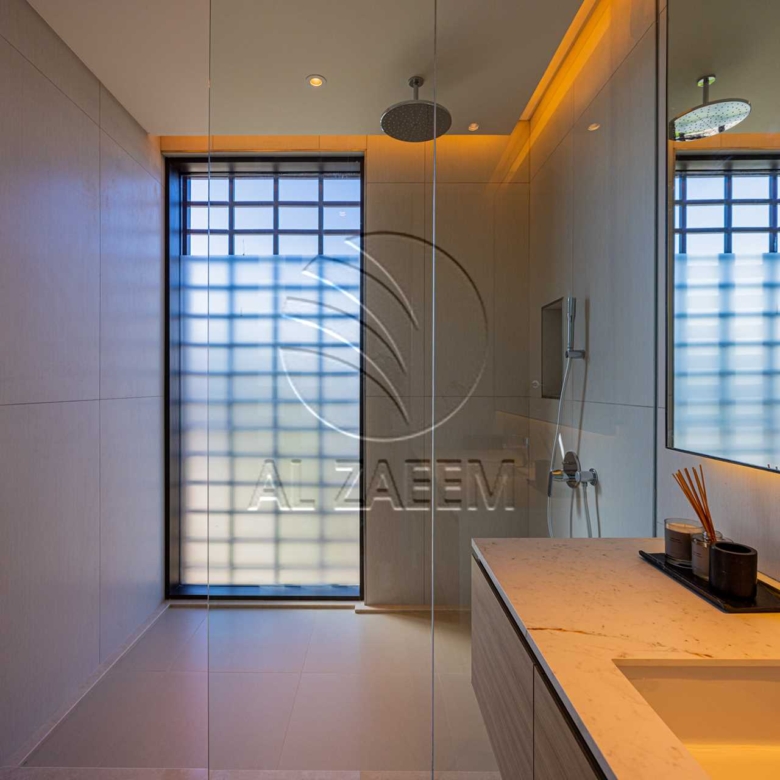 √Luxury Living | High Ceiling | Single Row Corner√