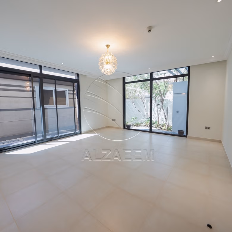 Single Row Corner | VACANT | Prime Location