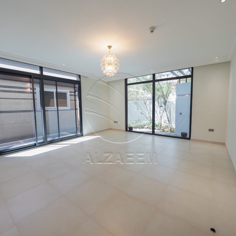 √Single Row Corner | VACANT | Prime Location√