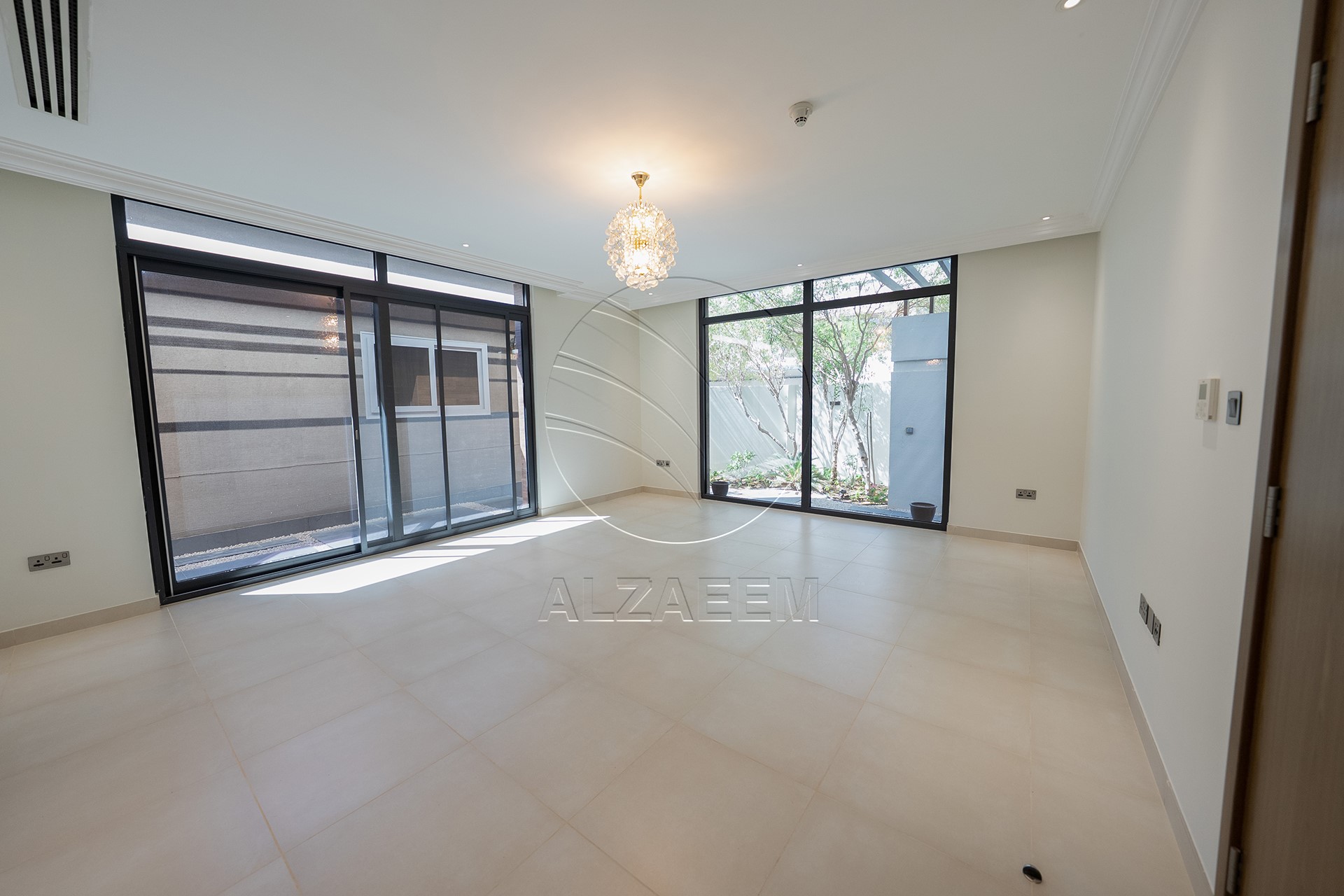 √Single Row Corner | VACANT | Prime Location√