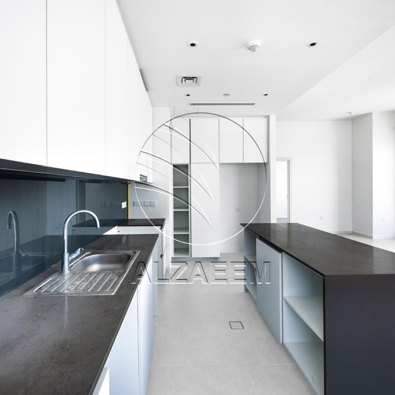 Vacant High Level Unit with Partial Sea View