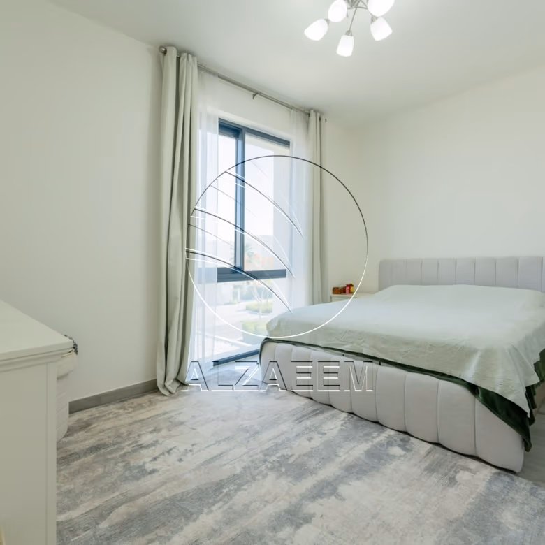 VACANT! Corner | Single Row | Fully Furnished