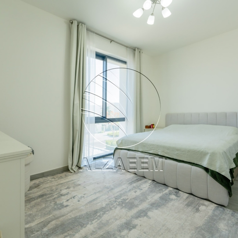 VACANT! Corner | Single Row | Fully Furnished