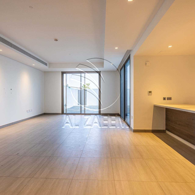 Single Row | Next to Corner 3MB | VACANT NOW!