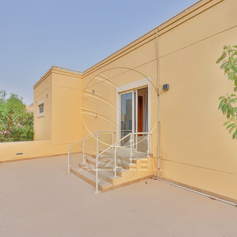 √ Private Pool | Type A | Tenanted | CORNER √