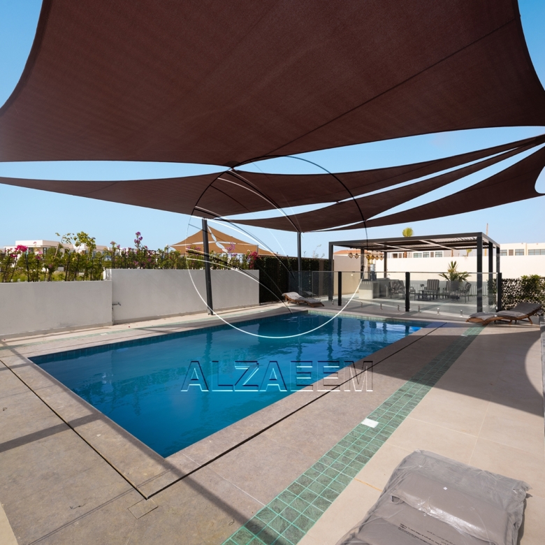 √CORNER 5BR Villa with Pool | Landscaped Garden√