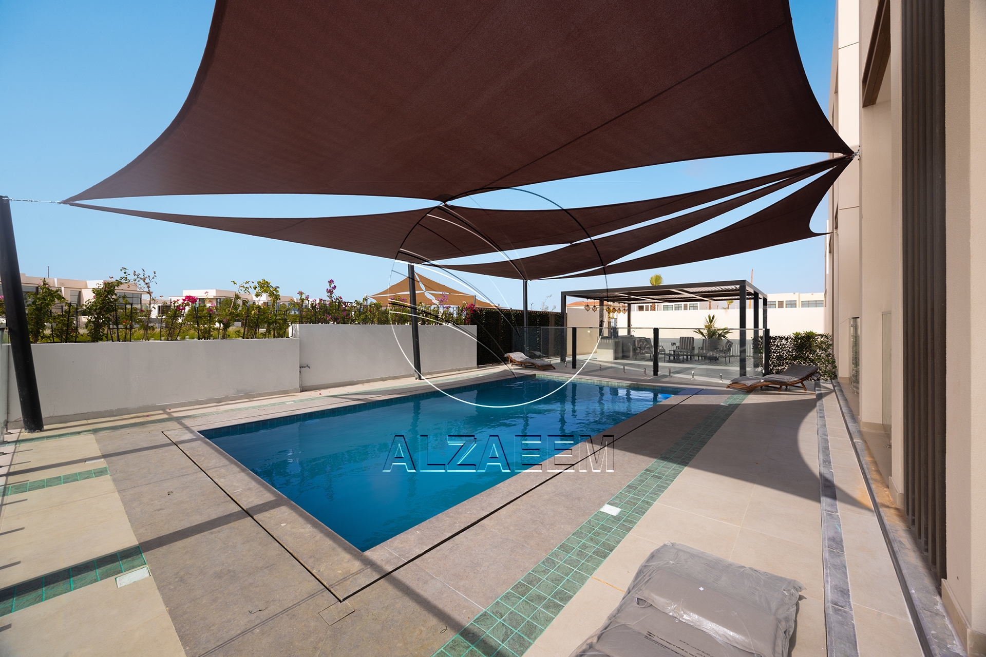 √CORNER 5BR Villa with Pool | Landscaped Garden√