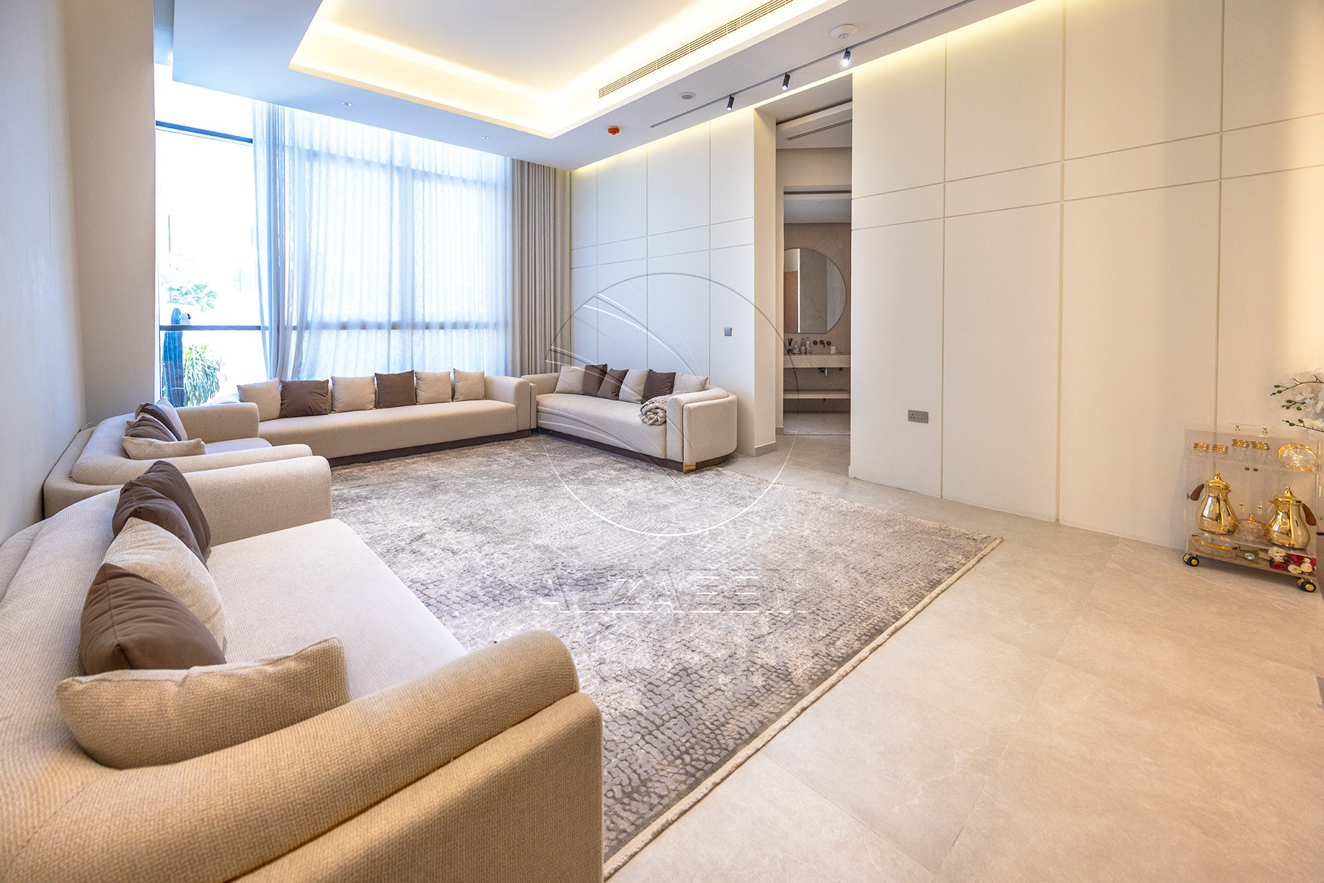 √ Single Row End | High Ceiling | Luxury Living √