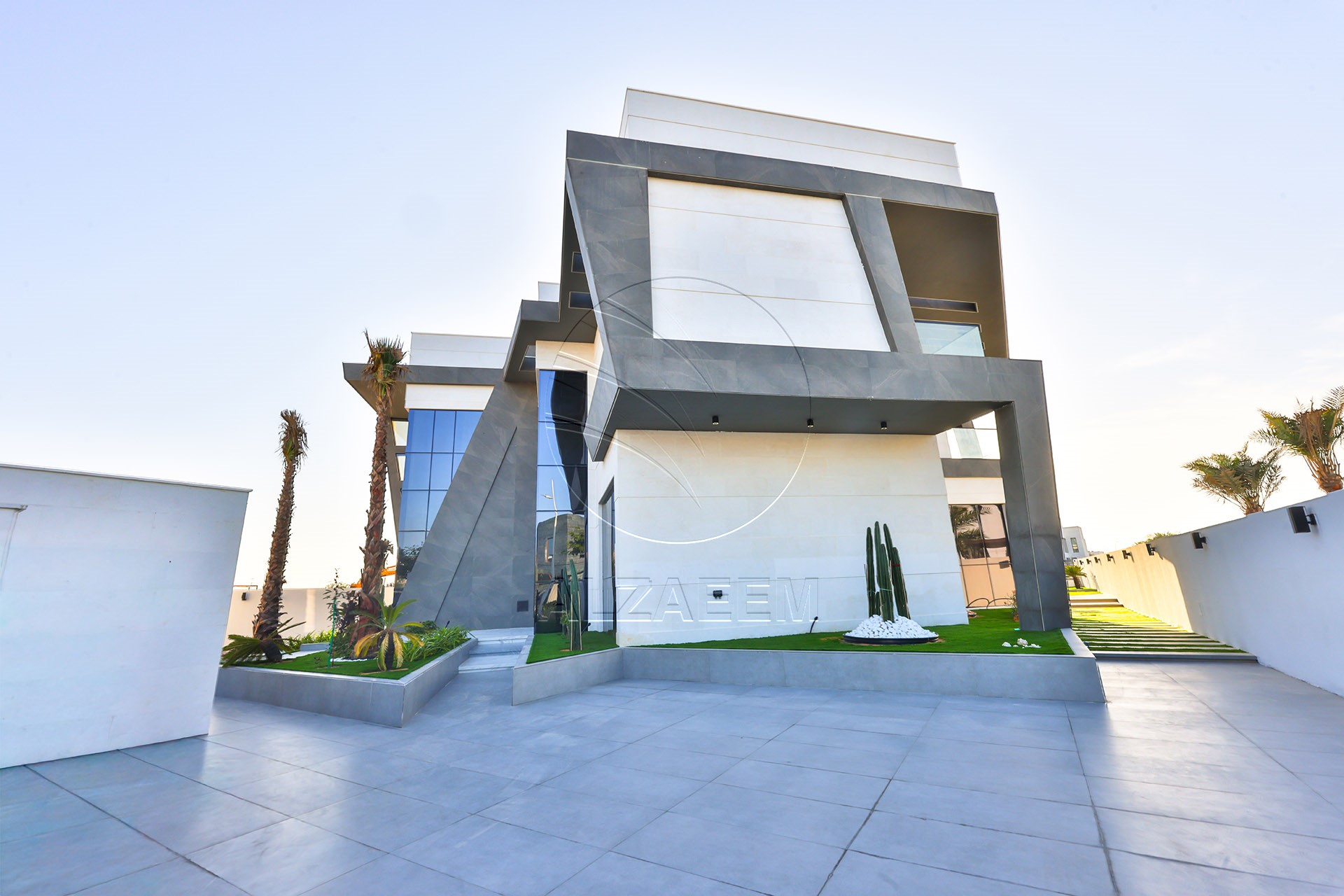 √ Single Row End | High Ceiling | Luxury Living √