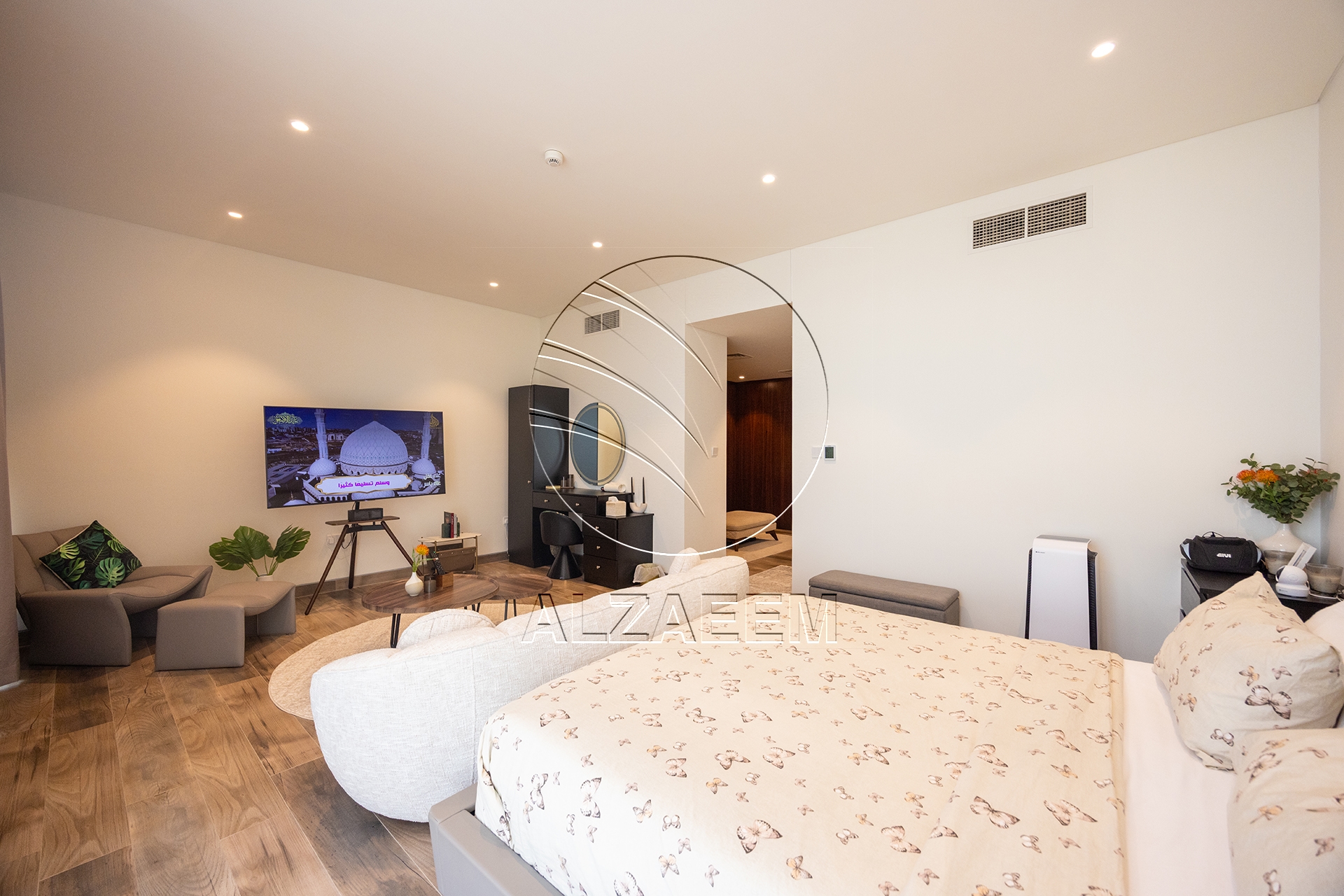 √CORNER 5BR Villa with Pool | Landscaped Garden√