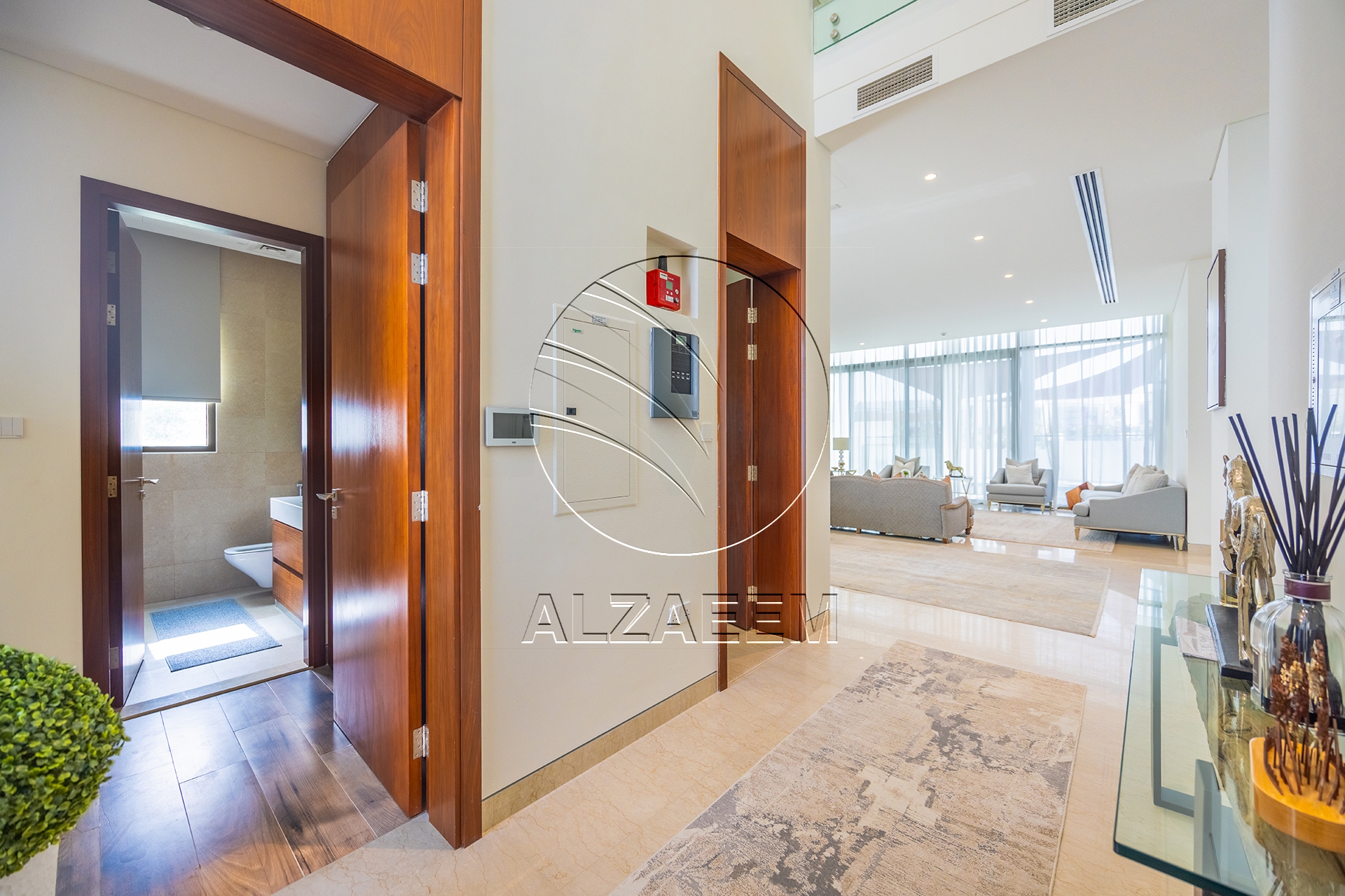 √CORNER 5BR Villa with Pool | Landscaped Garden√