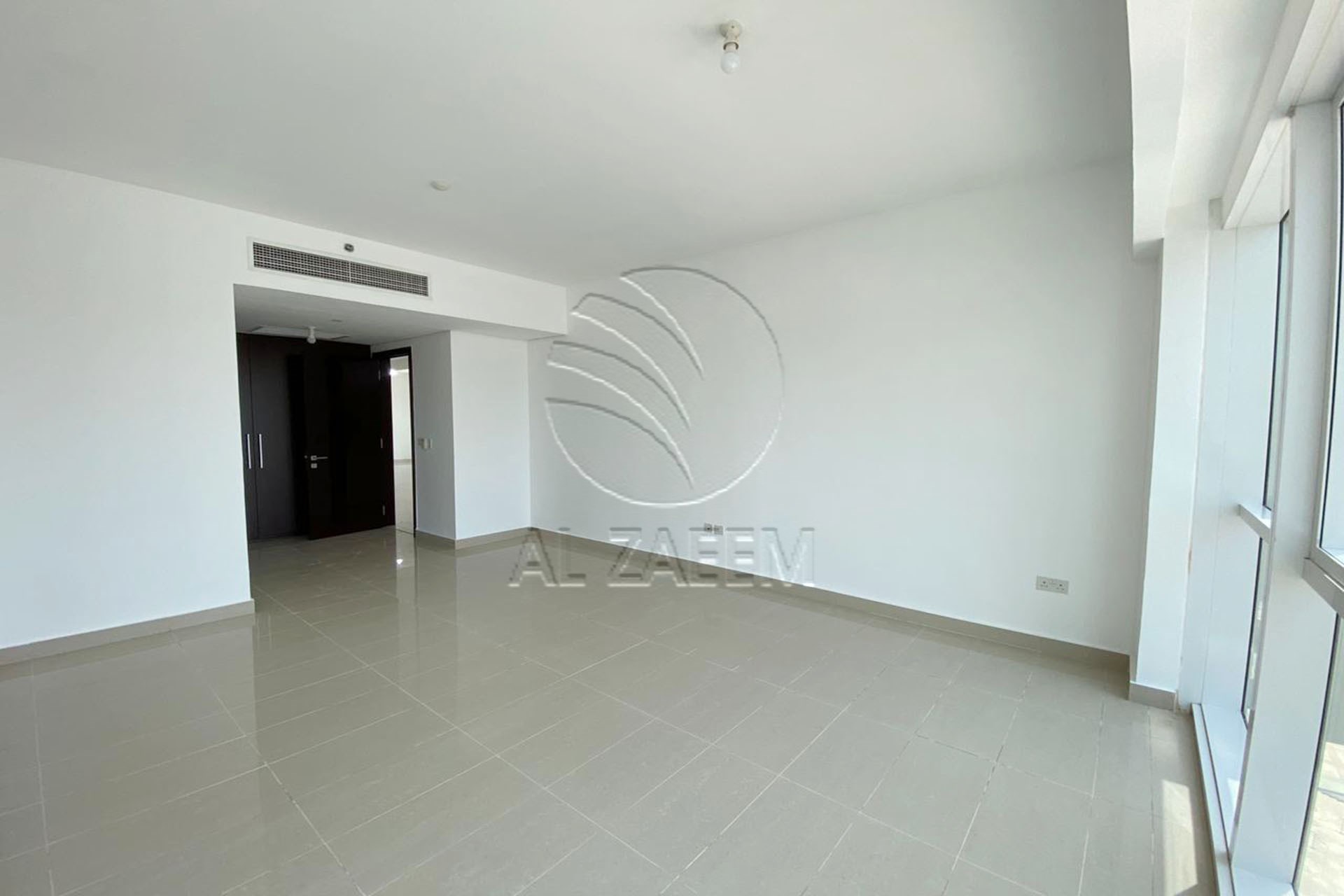 VACANT and Spacious Unit with Marina Views