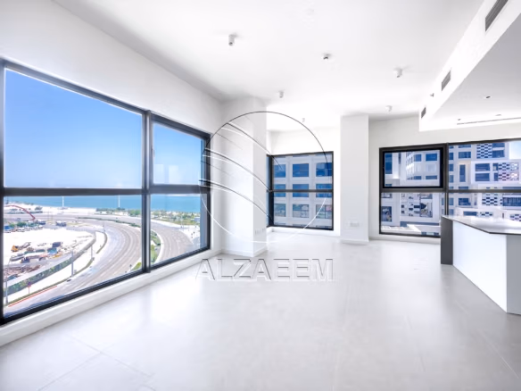 Vacant High Level Unit with Partial Sea View