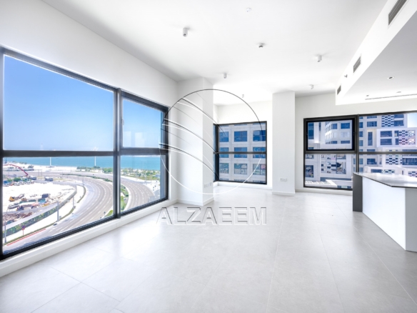 Vacant High Level Unit with Partial Sea View