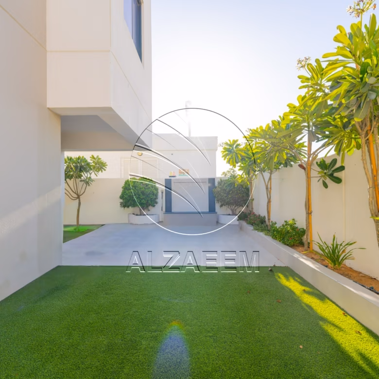 VACANT! Corner | Single Row | Fully Furnished