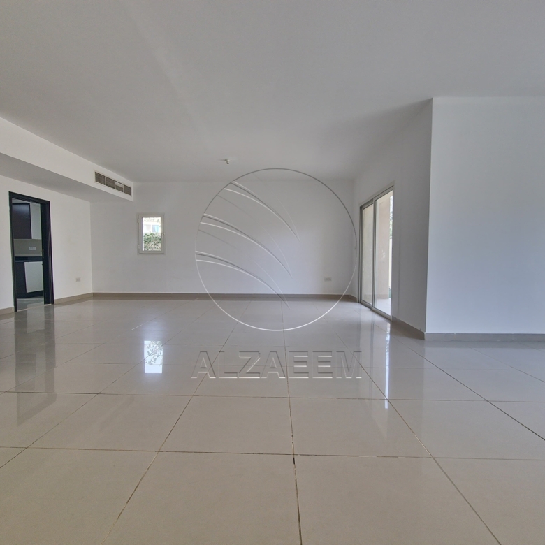Corner Villa + Private Pool! End Use or Investment