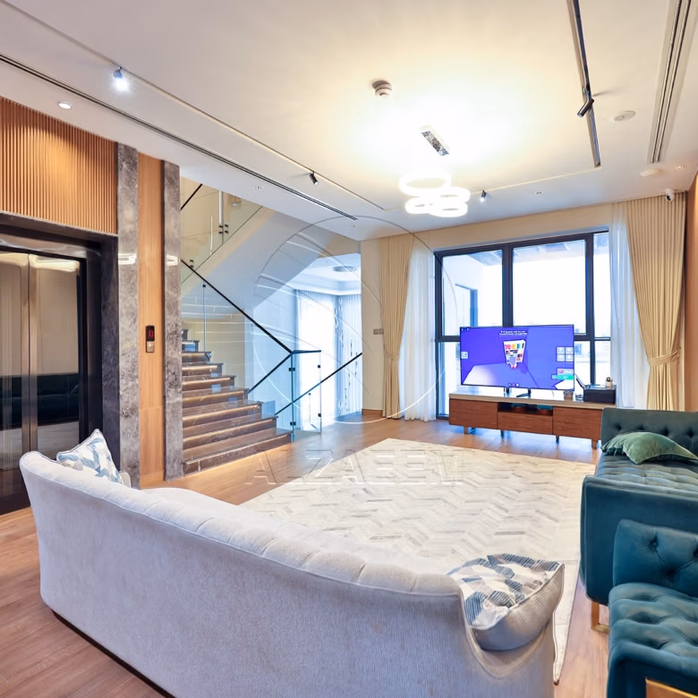 √ Single Row End | High Ceiling | Luxury Living √