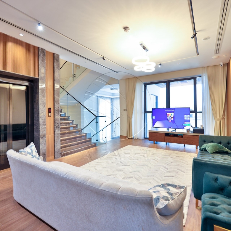 √ Single Row End | High Ceiling | Luxury Living √