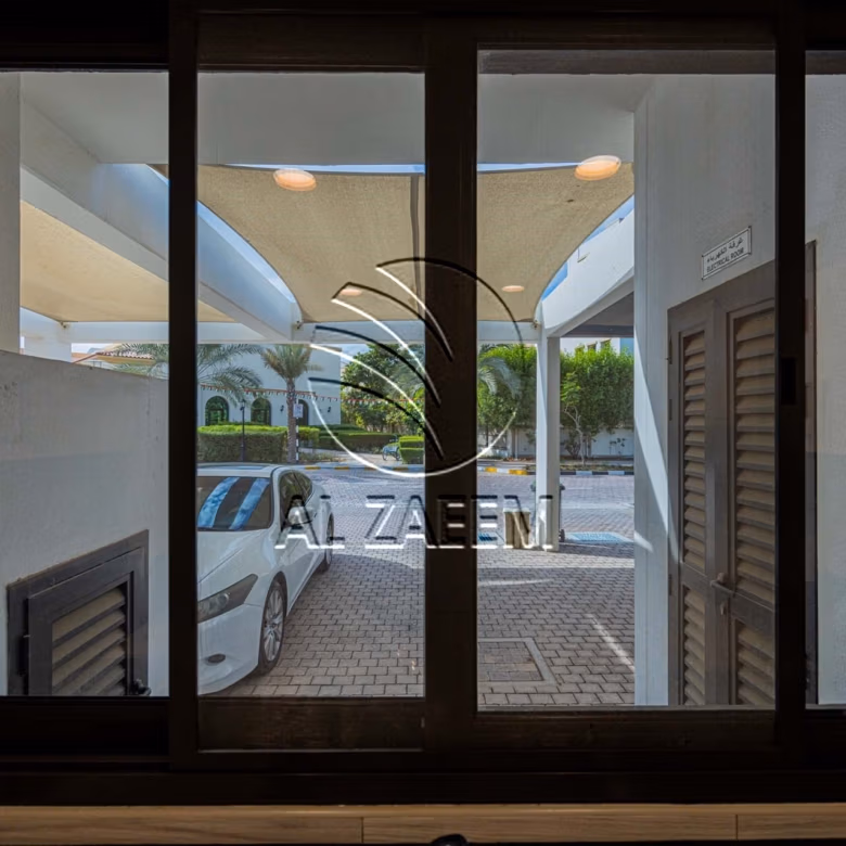 Single Row | Prime Location | VACANT!