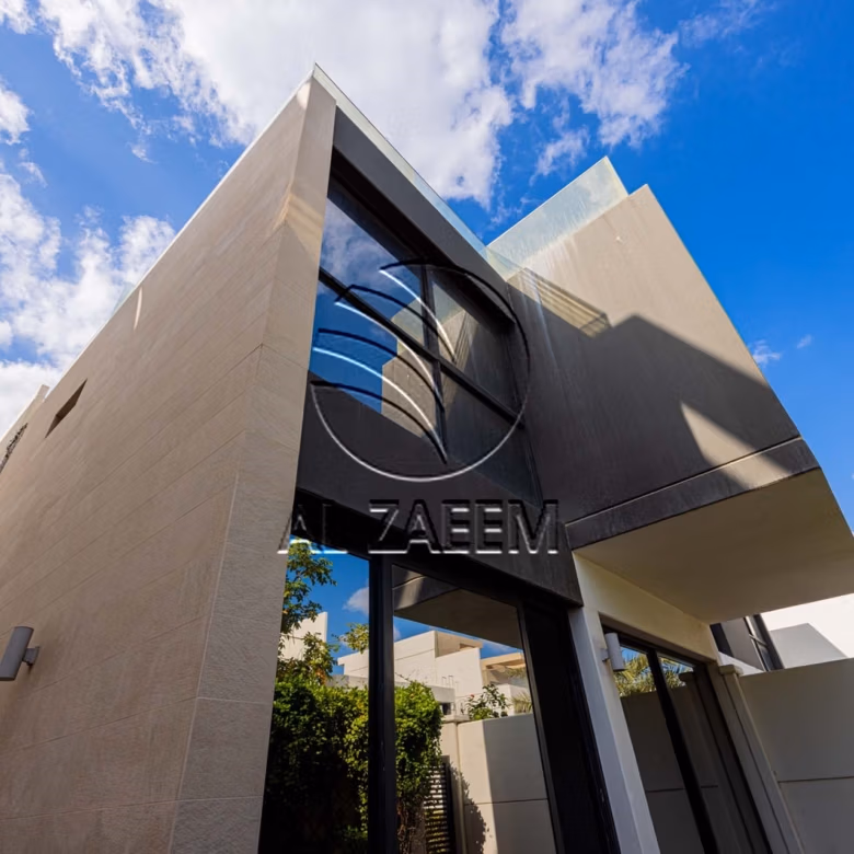 Single Row | Prime Location | VACANT!