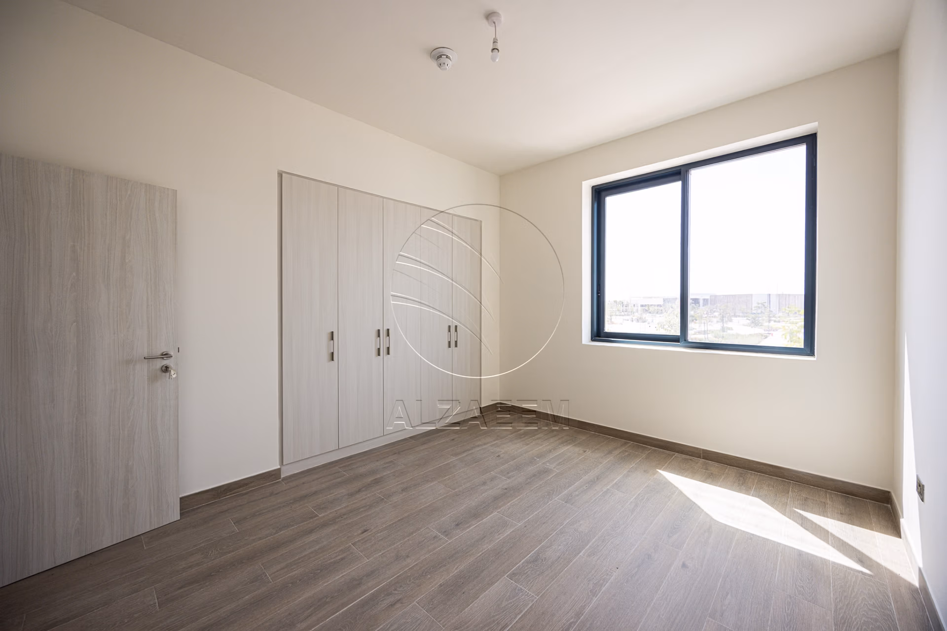 √VACANT| New Family Home | End Unit√