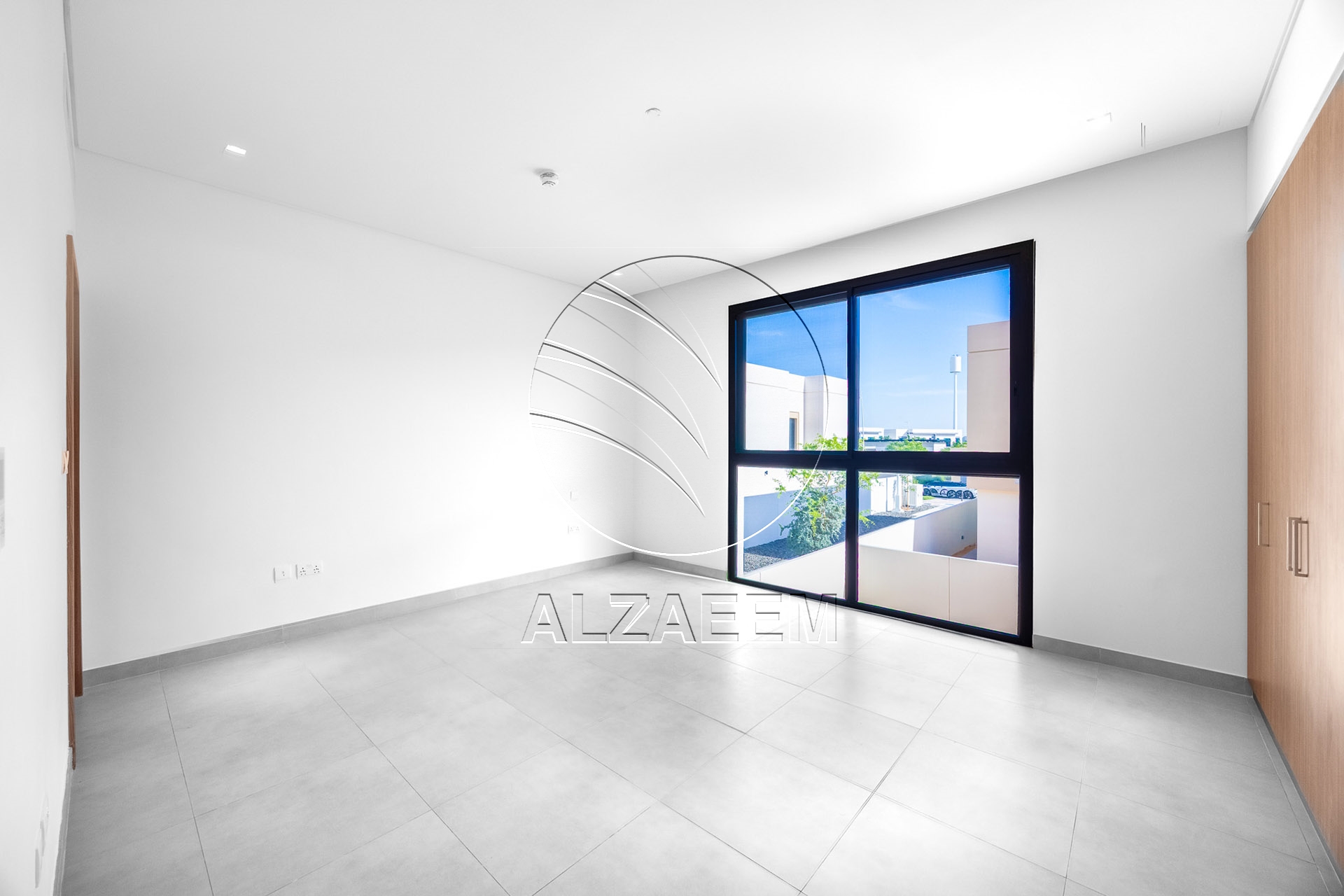 √Corner Unit | Double Row | Move-in Ready√