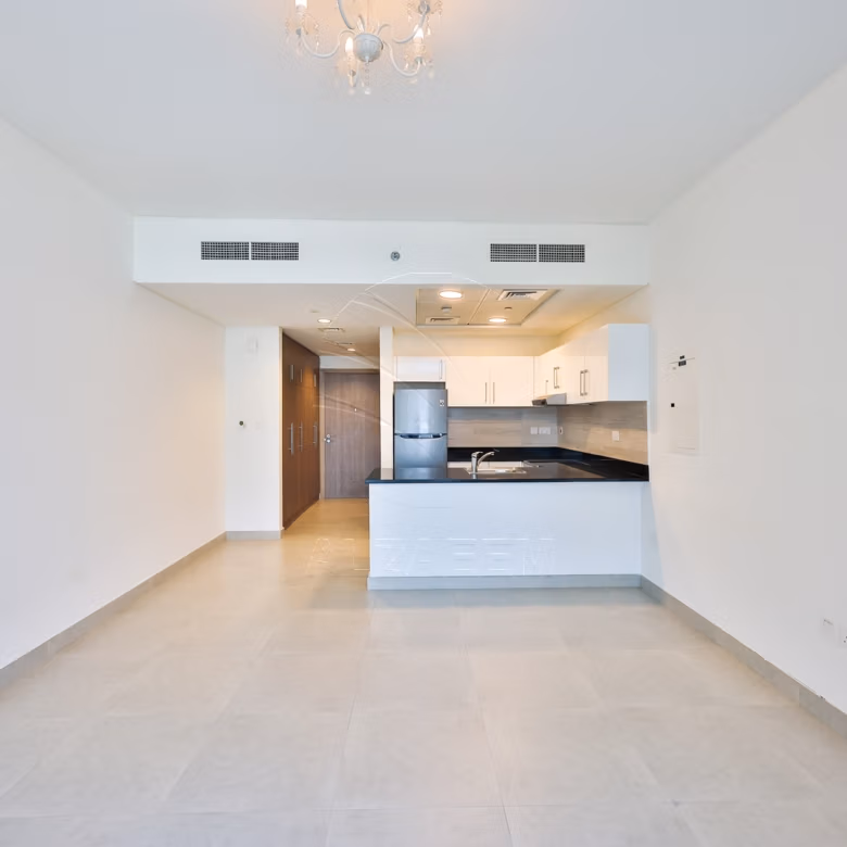 High Floor | White Goods Available | Move-in Ready